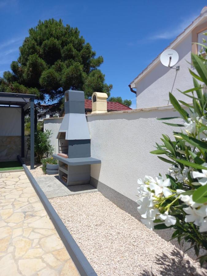 Apartmani Nella Vir Exterior photo